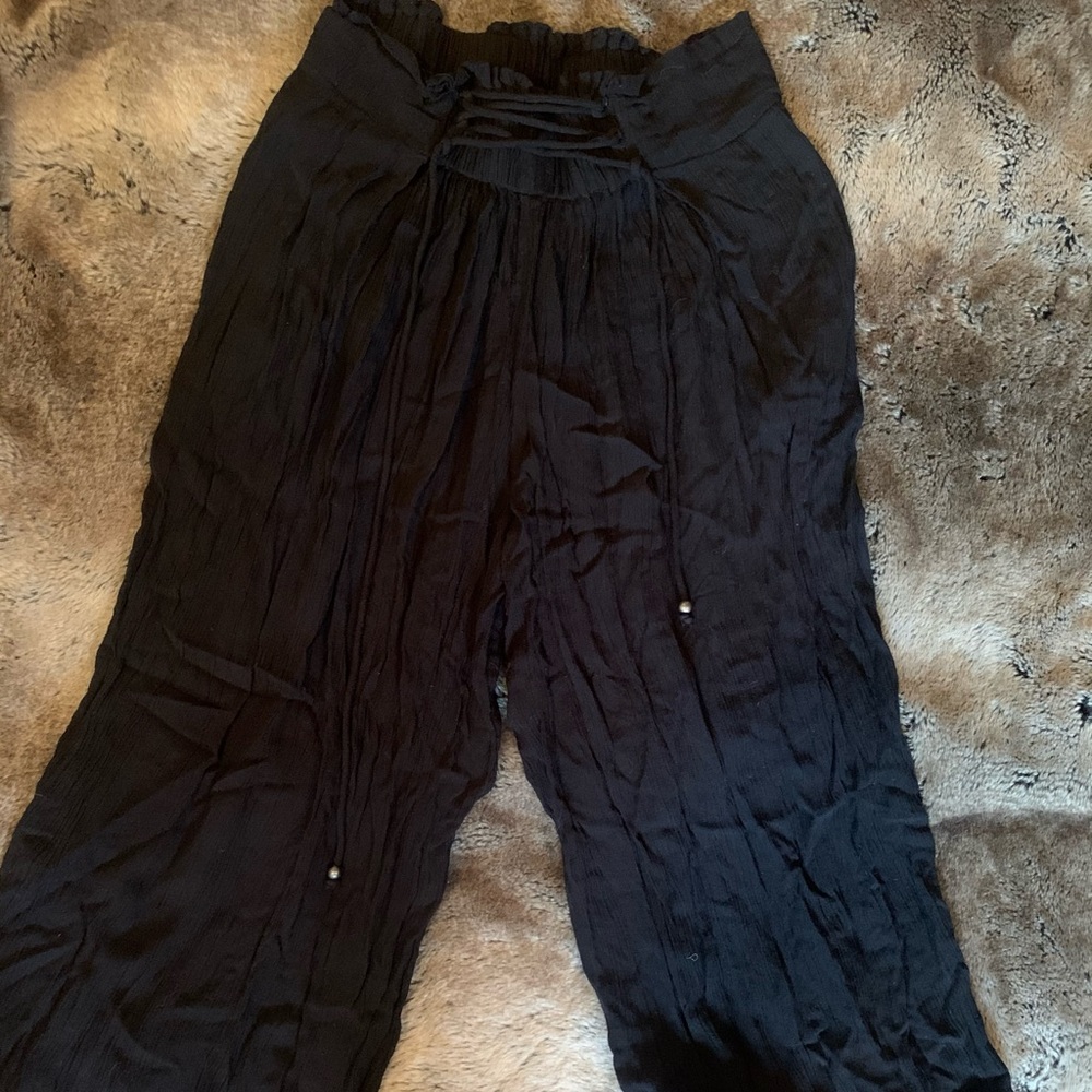 black cropped flowy pants